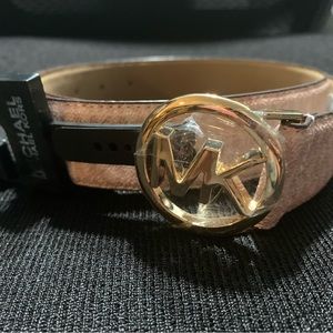 BRAND NEW MICHAEL KORS LOGO BELT 558641 SIZE MEDIUM COLOR PINK